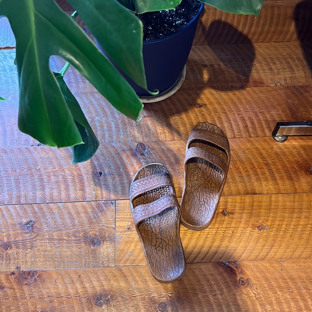 Hawaiian rubber spa slippers